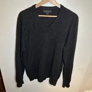 Bloomingdale’s Men’s M 100% Cashmere sweater - some piling